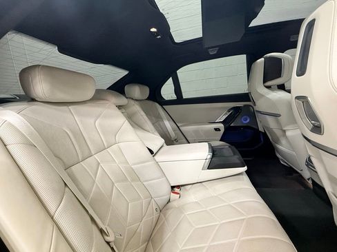 Used 2024 BMW 760i xDrive w/ Premium Package image 51