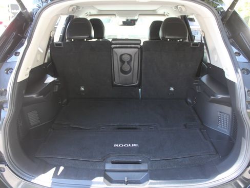 Used 2017 Nissan Rogue SL w/ SL Premium Package AWD/4WD image 10