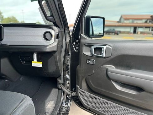 New 2025 Jeep Gladiator Sport image 8