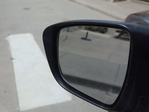 Used 2023 Nissan Frontier SV w/ SV Premium Package RWD image 24