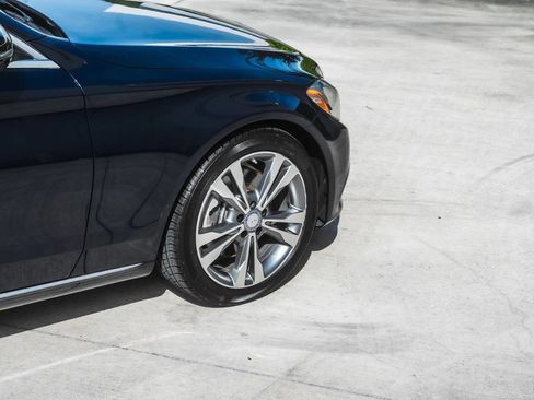 Used 2017 Mercedes-Benz C 300 Sedan image 4