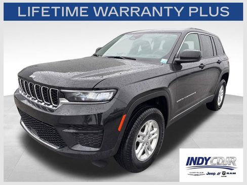 Used 2025 Jeep Grand Cherokee Laredo AWD/4WD image 1