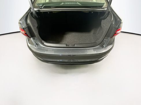 Used 2025 Volkswagen Jetta SE FWD image 31
