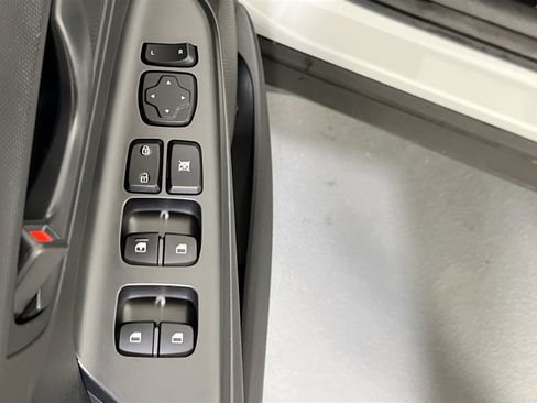 Used 2023 Hyundai Kona SE FWD image 17
