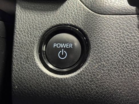 Used 2025 Toyota Camry SE image 39