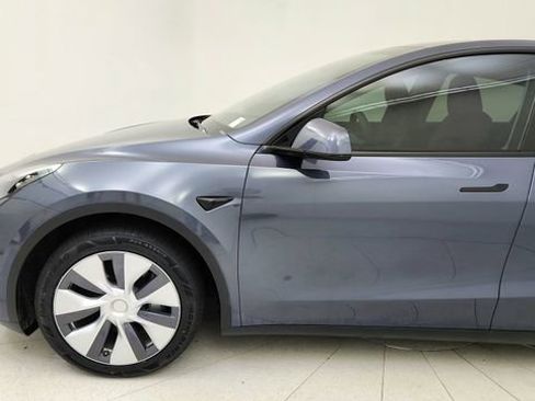 Used 2023 Tesla Model Y Long Range image 10