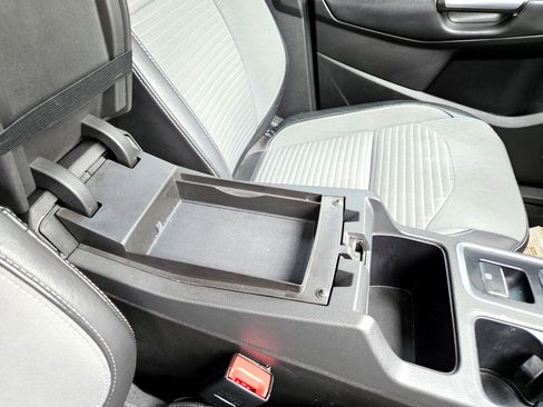 Used 2017 Ford Escape SE w/ SE Sport Appearance Package image 16