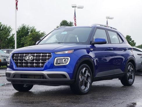 Used 2023 Hyundai Venue Limited FWD image 6