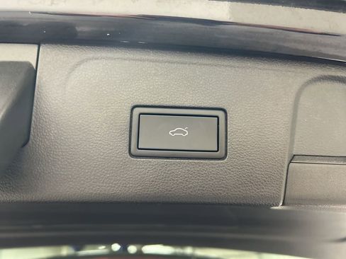 Used 2025 Volkswagen Atlas SE AWD/4WD image 31