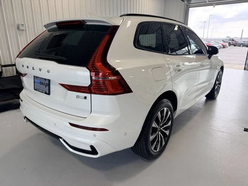 Used 2024 Volvo XC60 B5 Plus AWD/4WD image 3