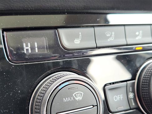 New 2024 Volkswagen Taos SE image 15