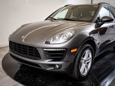 Certified 2018 Porsche Macan image 14