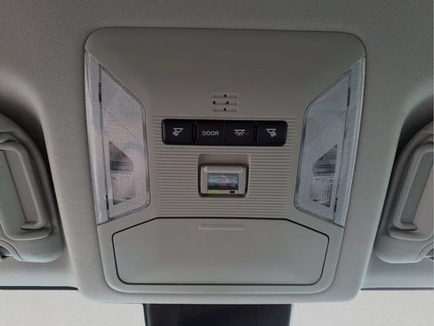 Used 2021 Toyota RAV4 XLE AWD/4WD image 20
