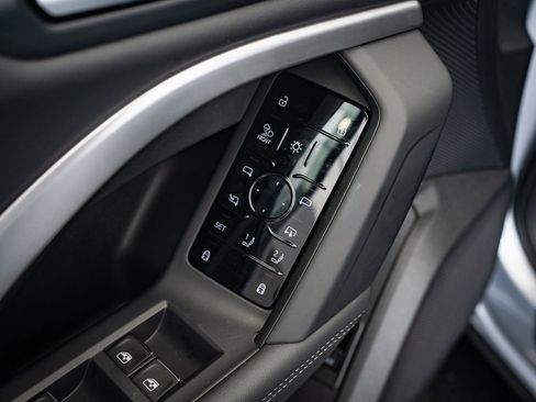 New 2025 Audi Q5 Premium Plus image 23