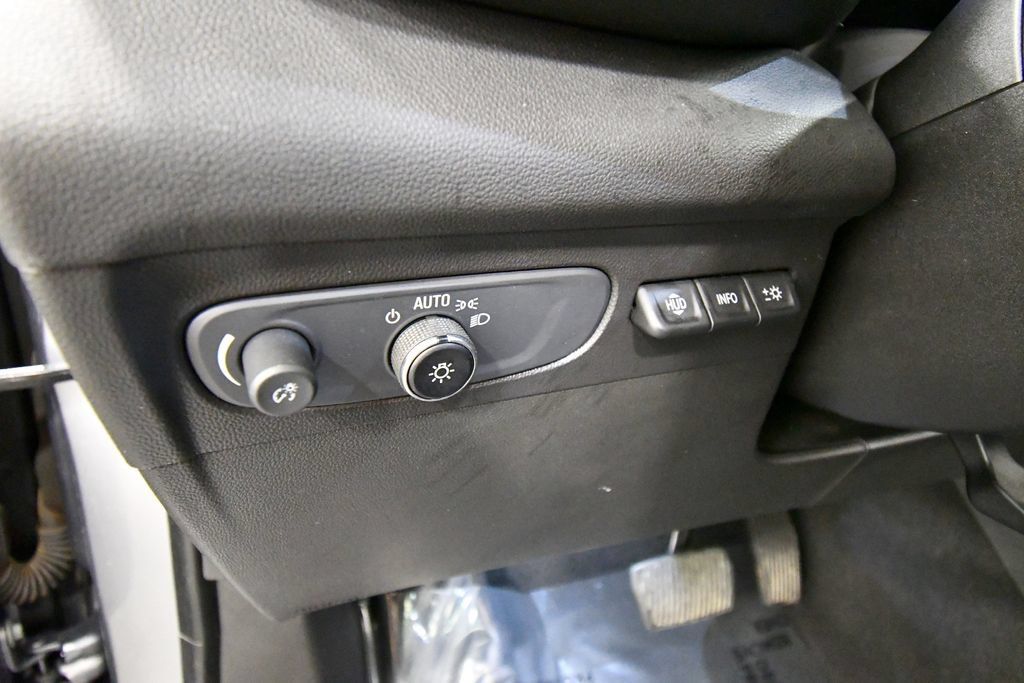 Used 2021 Buick Envision Essence w/ Technology Package I AWD/4WD image 20