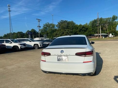Used 2020 Volkswagen Passat 2.0T R-Line FWD image 9