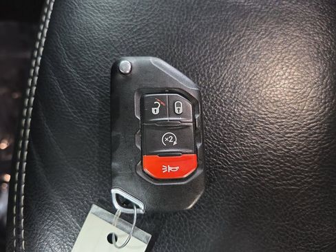 Used 2022 Jeep Gladiator Overland w/ Popular Equipment Package image 33