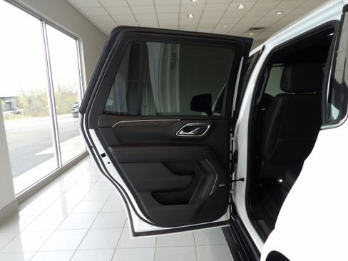 Used 2021 Chevrolet Tahoe LT w/ LT Signature Package AWD/4WD image 19