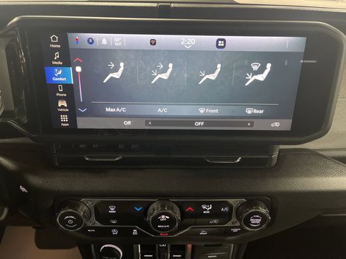 Used 2024 Jeep Wrangler Willys image 23