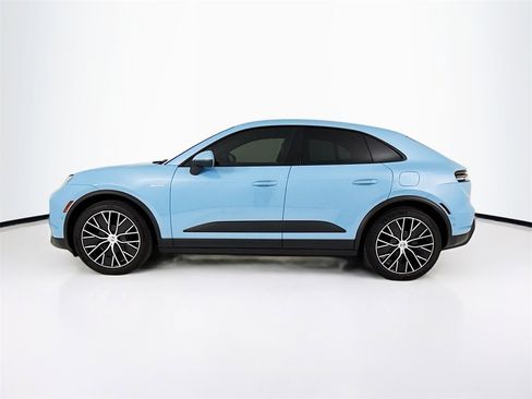 Used 2025 Porsche Macan 4 Electric image 2