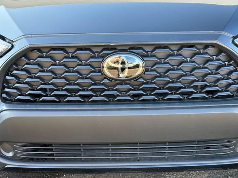 Used 2024 Toyota Corolla Cross LE image 27