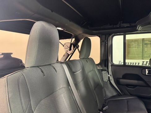 Used 2021 Jeep Wrangler Unlimited Sahara AWD/4WD image 38