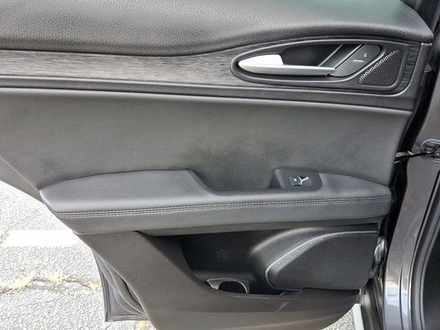 Used 2022 Alfa Romeo Stelvio Sprint image 19