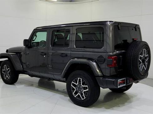 Used 2025 Jeep Wrangler Unlimited Sahara AWD/4WD image 6