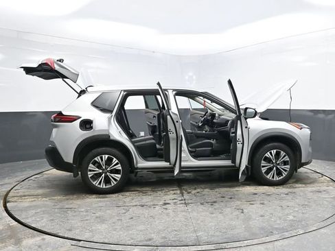 Used 2023 Nissan Rogue SV image 38