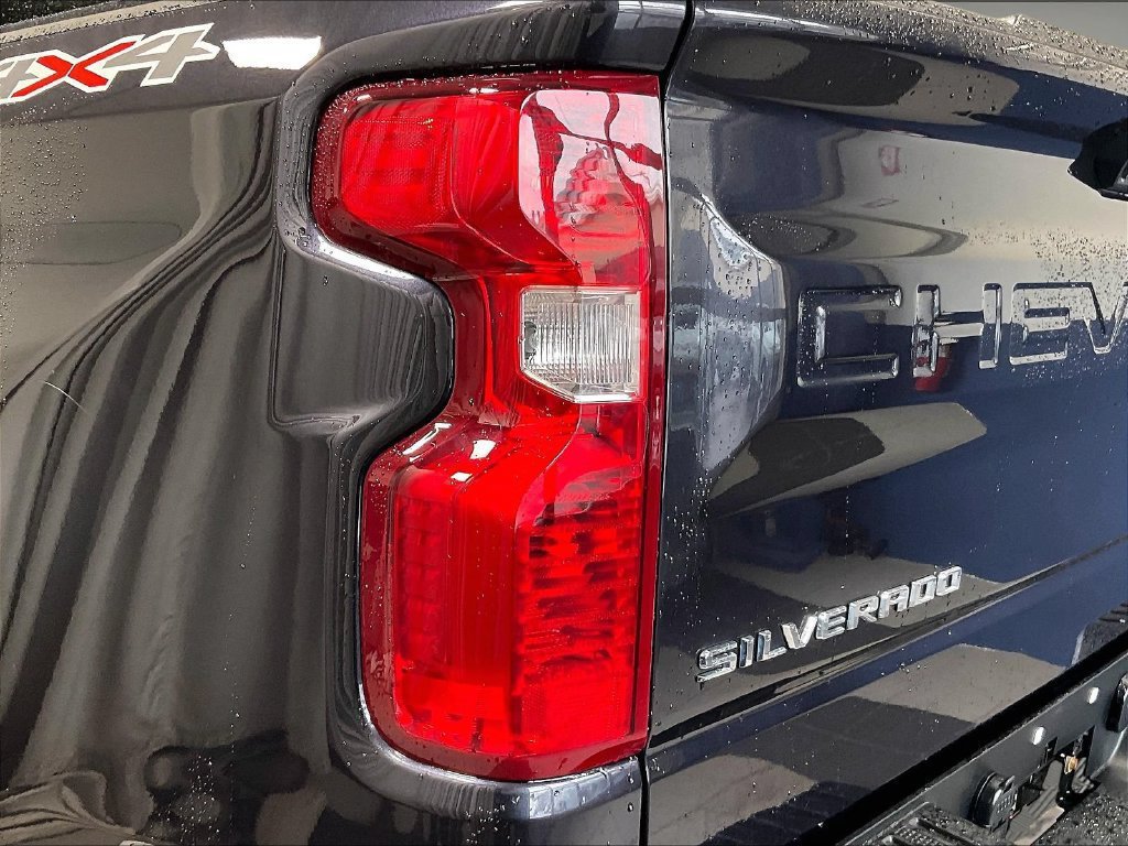 Used 2023 Chevrolet Silverado 1500 LT AWD/4WD image 34