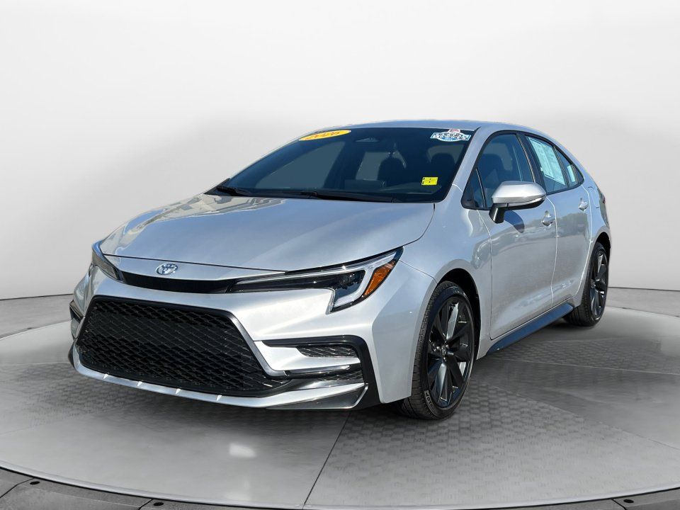 Used 2026 Toyota Corolla SE FWD image 3