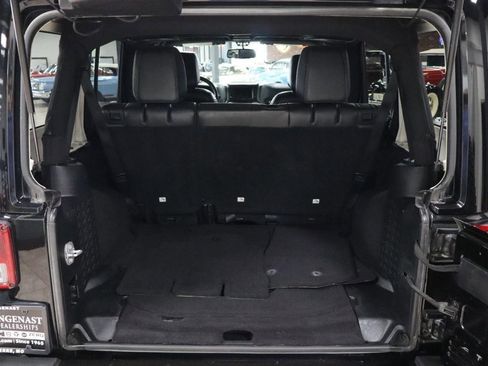 Used 2016 Jeep Wrangler Unlimited Sahara w/ Connectivity Group AWD/4WD image 20
