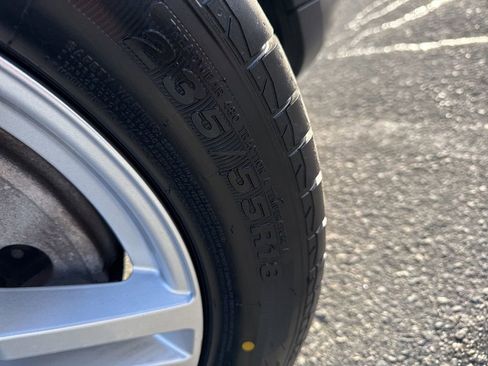 Used 2020 Mercedes-Benz GLB 250 4MATIC w/ Premium Package image 31