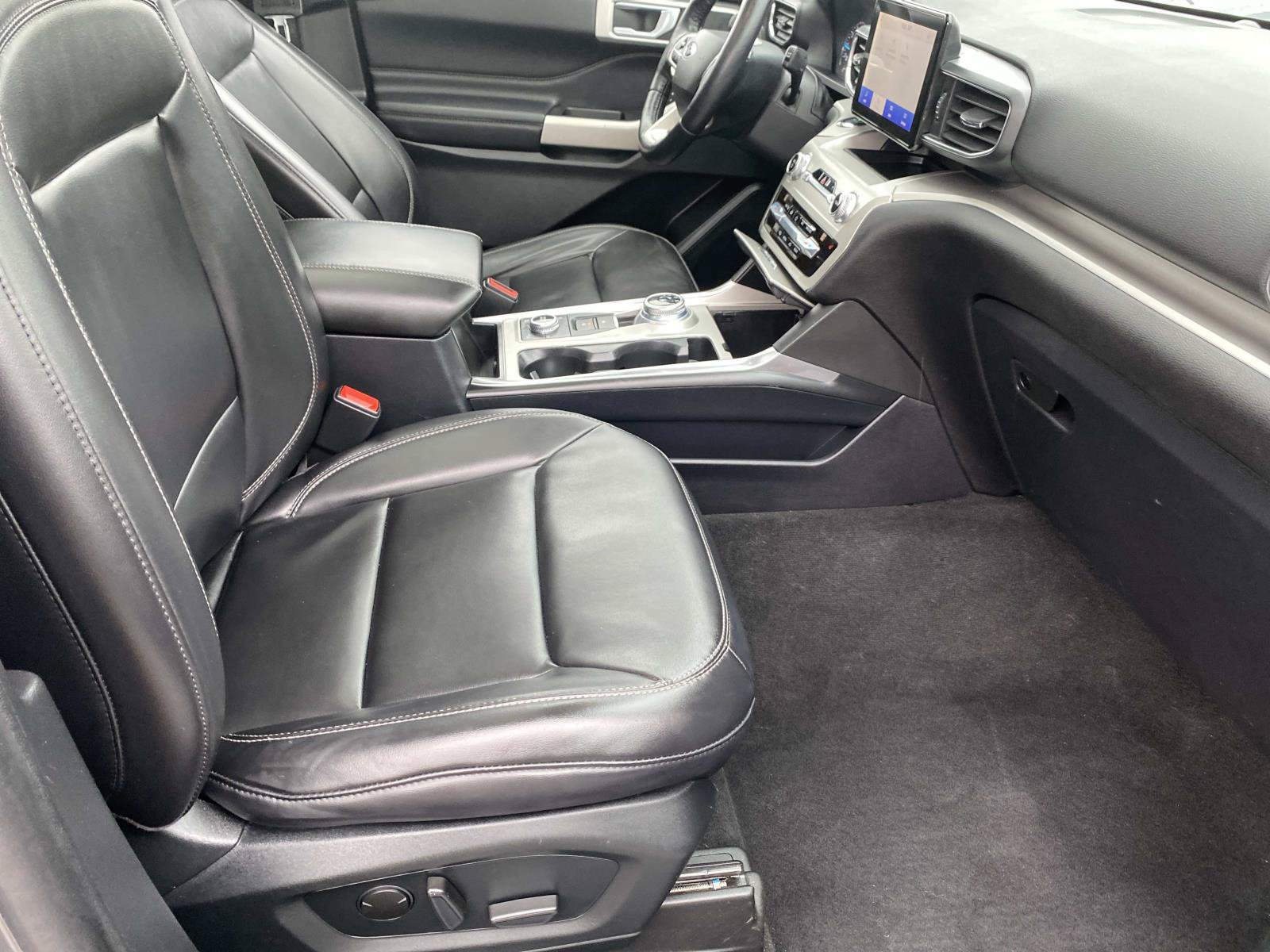 Used 2021 Ford Explorer XLT w/ Equipment Group 202A AWD/4WD image 26