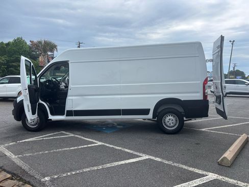 Used 2024 RAM ProMaster 2500 w/ Convenience Group FWD image 25