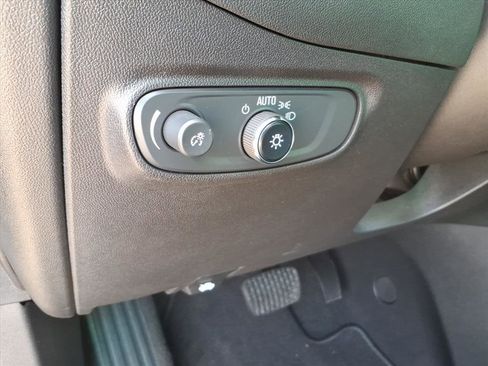Used 2024 Chevrolet Equinox LT FWD image 23