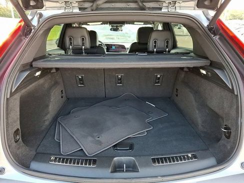 Certified 2025 Cadillac XT4 Premium Luxury image 31