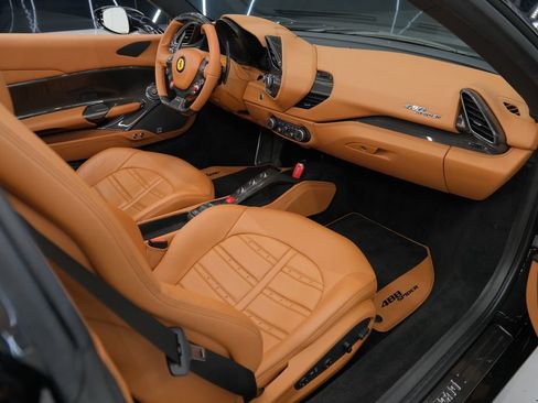 Used 2018 Ferrari 488 Spider RWD image 33