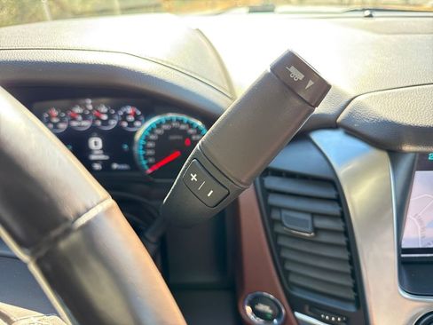 Used 2020 Chevrolet Suburban Premier image 21