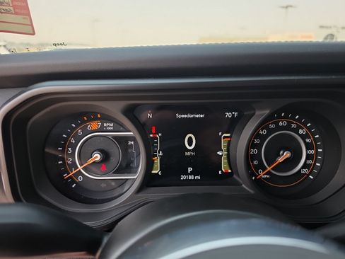 Used 2024 Jeep Wrangler Unlimited Sahara w/ Technology Group AWD/4WD image 11