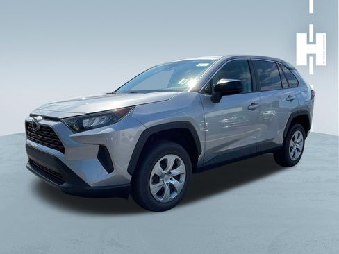 Used 2022 Toyota RAV4 LE FWD image 3