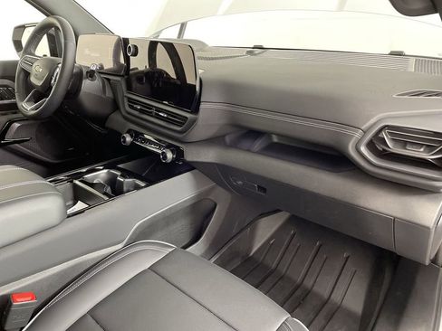 New 2025 Chevrolet Silverado EV LT image 31