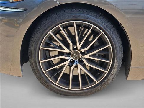 Used 2018 Lexus LS 500 F Sport w/ Accessory Package (Z2) image 19