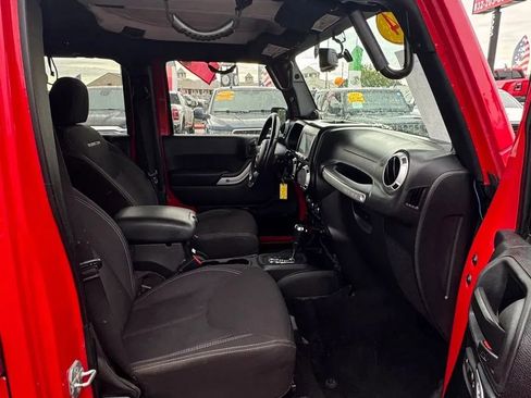 Used 2014 Jeep Wrangler Unlimited Rubicon w/ Connectivity Group AWD/4WD image 15