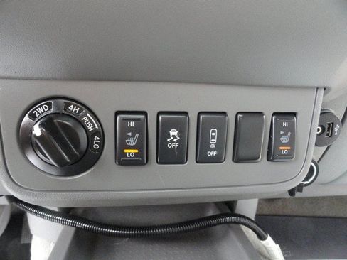 Used 2017 Nissan Frontier SV w/ SV Value Truck Package AWD/4WD image 14
