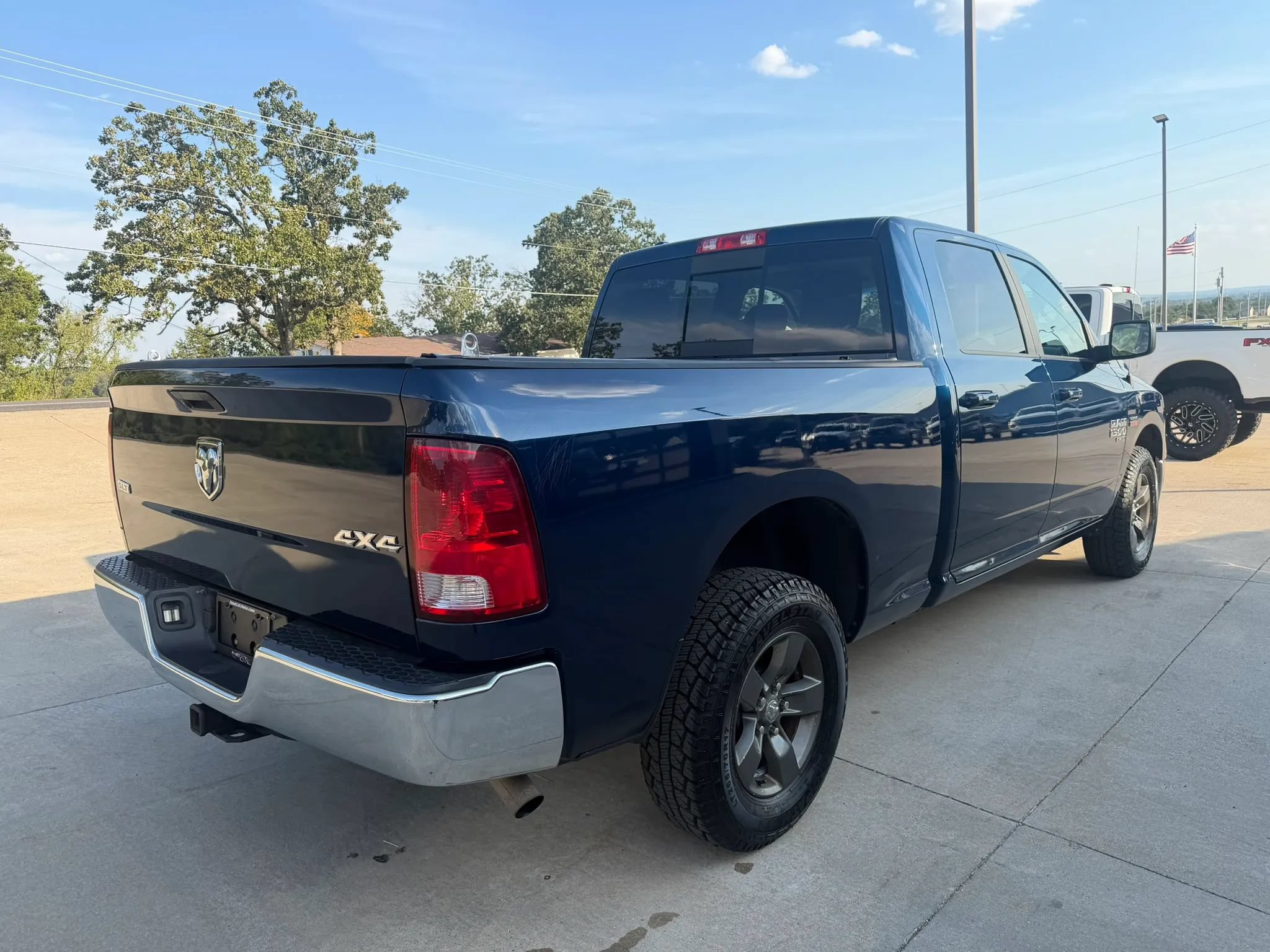Used 2020 RAM 1500 Classic SLT AWD/4WD image 9