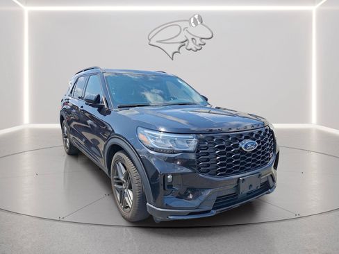 Used 2025 Ford Explorer ST AWD/4WD image 5