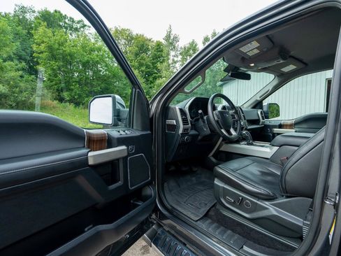 Used 2017 Ford F150 Lariat w/ Equipment Group 502A Luxury AWD/4WD image 13