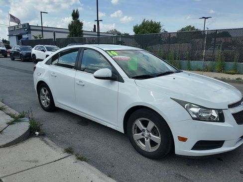 Used 2014 Chevrolet Cruze LT FWD image 2