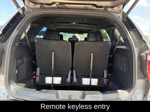 Used 2019 Ford Explorer XLT w/ Equipment Group 202A FWD image 5